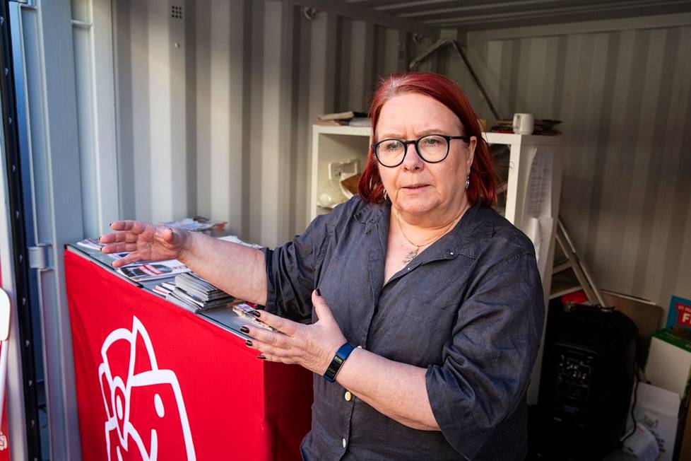 Ruotsissa yli 40 vuotta asunut Mirja Räihä tähtää valtiopäiville. Hänen mukaansa sosiaalidemokraatit pitää tärkeänä panostamista kouluihin, jotta jengiväkivalta saadaan kitkettyä.