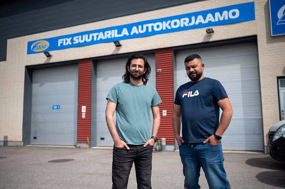 Fix Suutarilan yrittäjät Omar Tarik ja Motaz Awad ovat pystyneet laajentamaan autokorjaamonsa toimintaa yrityslainan avulla.