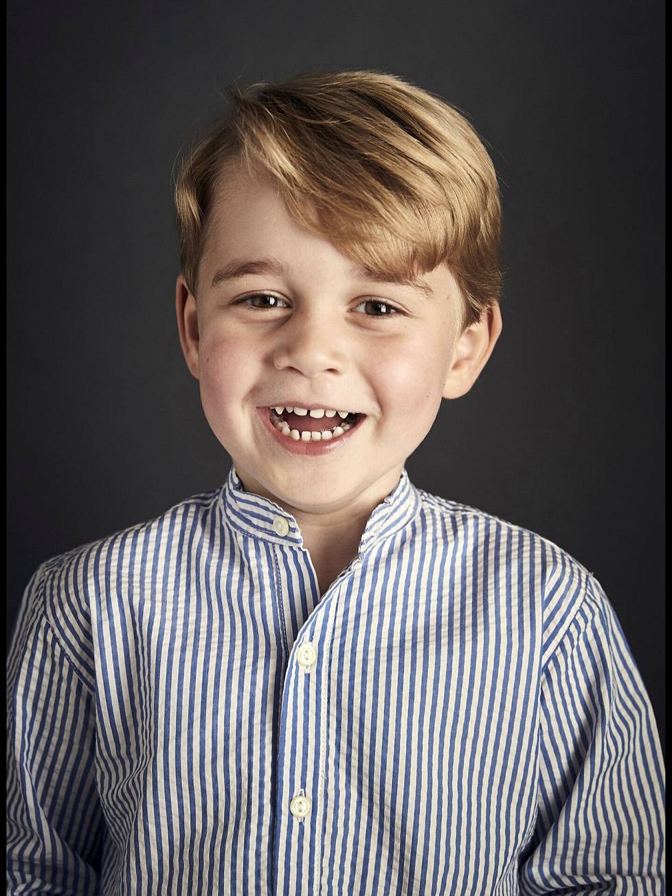 Nelivuotias prinssi George syntymäpäiväkuvassa 2017.