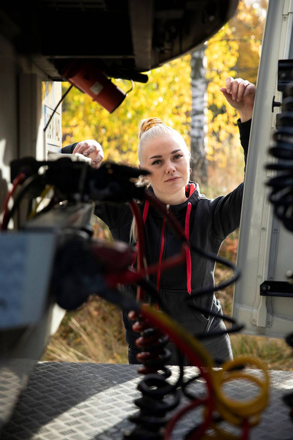 Emma Aalto kertoo, että hän on saanut kuljetusalalla työskentelevältä siskoltaan hyviä neuvoja. Kun Aalto oli teini-ikäinen, hän istui usein siskonsa kyydissä. Silloin Aalto ei vielä tiennyt, että päätyisi itsekin kuljetusalalle.