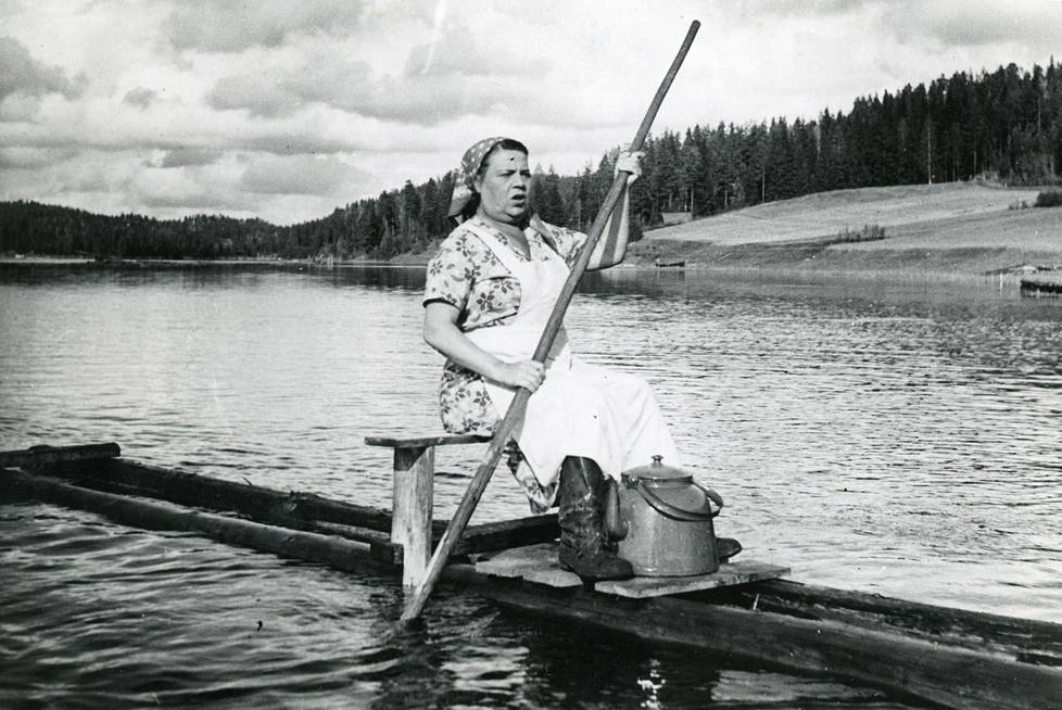 Siiri Angerkoski on kantava voima vuonna 1952 valmistuneessa elokuvassa On lautalla pienoinen kahvila.