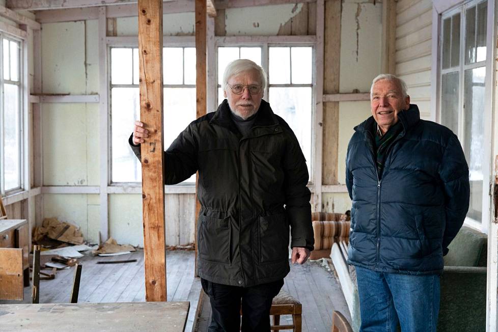 Knut ja Uffe Grüssner vierailevat lapsuudenkodissaan, jonka heidän perheensä menetti Neuvostoliitolle.