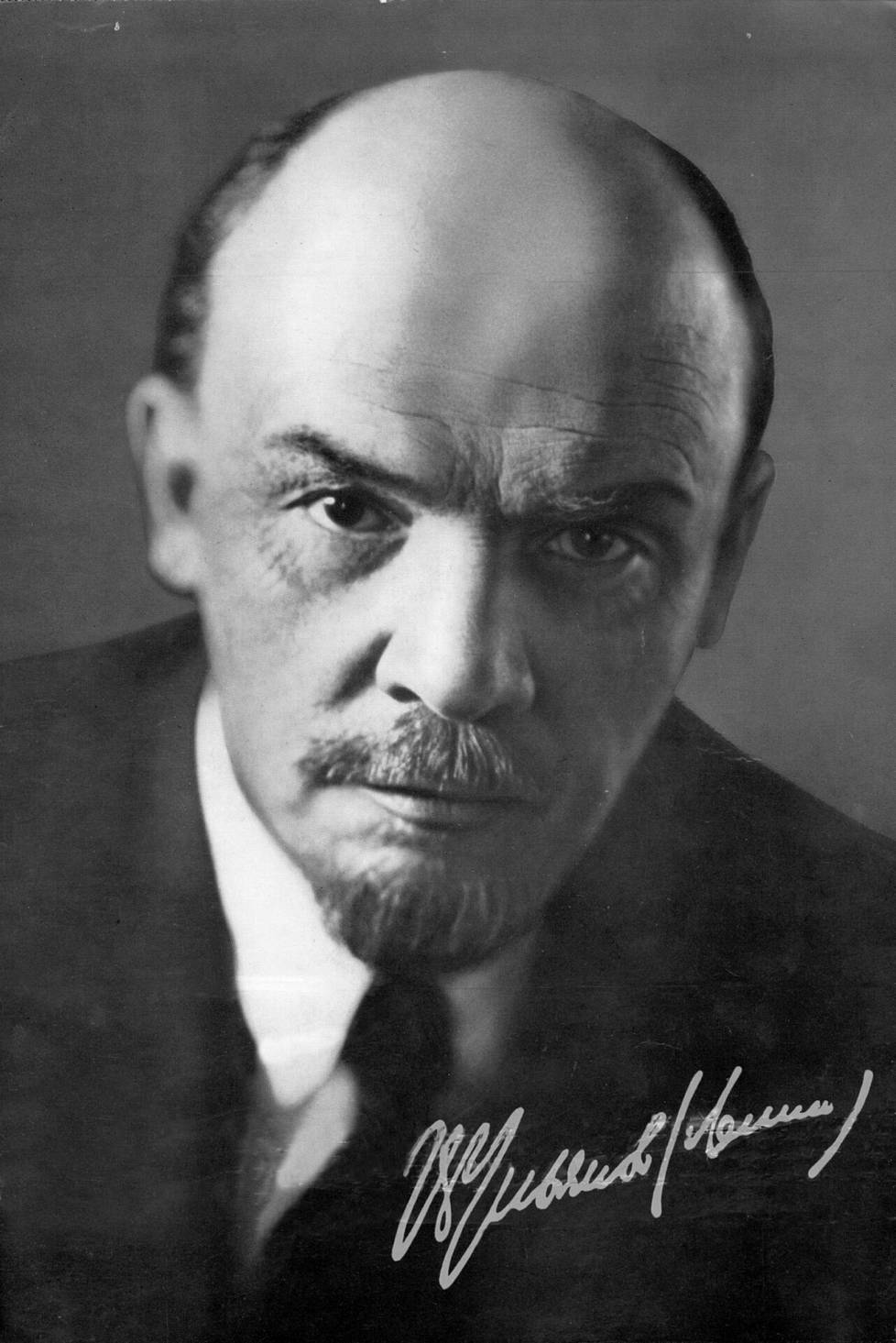 Lenin oli Beevorin mielestä täysin armoton vallankumousinnossaan.