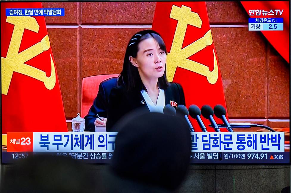 Tv-kuvaa Kim Yo-jongista ottamassa kantaa ballististen ohjusten kehittämiseen joulukuussa 2022. 