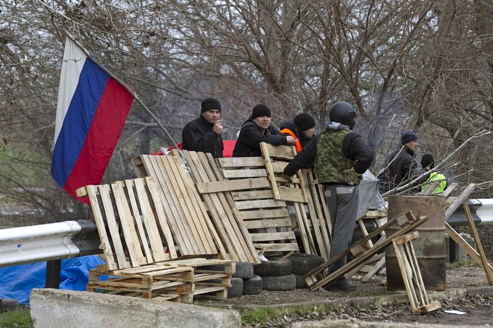 Venäjää kannattavia vapaaehtoisia Krimillä 1. maaliskuuta 2014. 