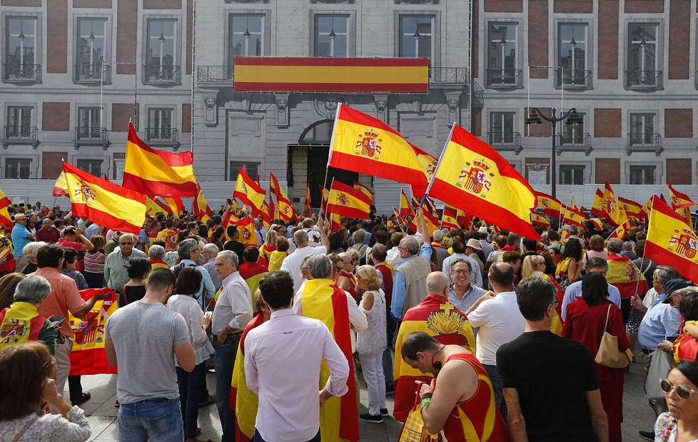 Madridissa osoitettiin mieltä kansanäänestystä vastaan ja yhtenäisen Espanjan puolesta.