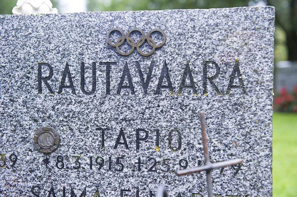 15 kuvaa: Näin koruttomia, kauniita ja vaikuttavia ovat tunnettujen  suomalaisten haudat - Kotimaa - Ilta-Sanomat