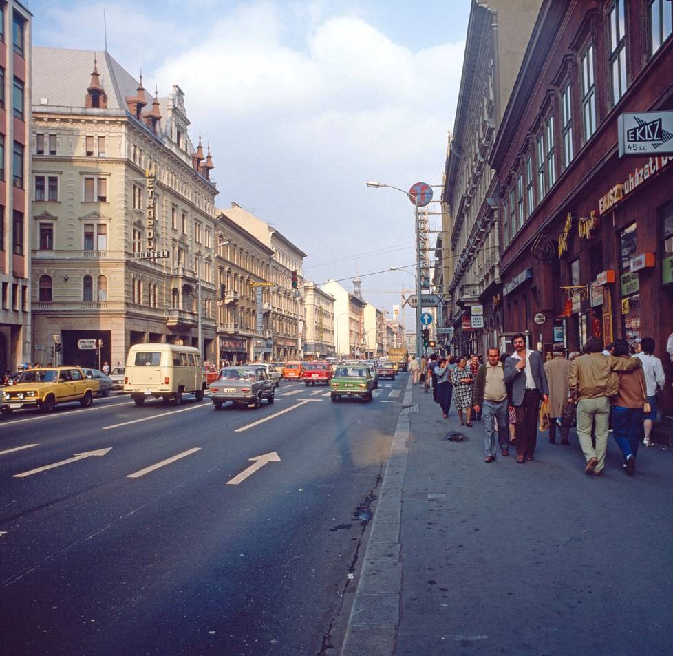Katukuvaa Budapestista vuodelta 1984.