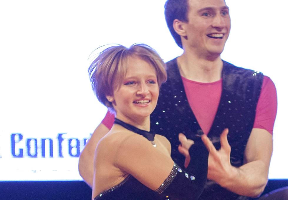 Katerina Tihonova voitti tanssiparinsa kanssa hopeaa vuonna 2014 järjestetyissä mestaruuskilpailuissa.