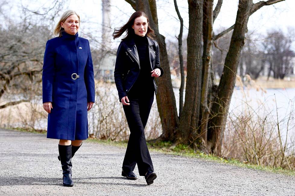 Suomi on ollut valmis etenemään Nato-asiassa ilman Ruotsiakin. Pääministeri Sanna Marin tapasi Ruotsin pääministerin Magdalena Anderssonin Tukholmassa 13. huhtikuuta ja viestitti, että maiden olisi suotavaa kulkea ”samaan suuntaan ja samaan tahtiin”.