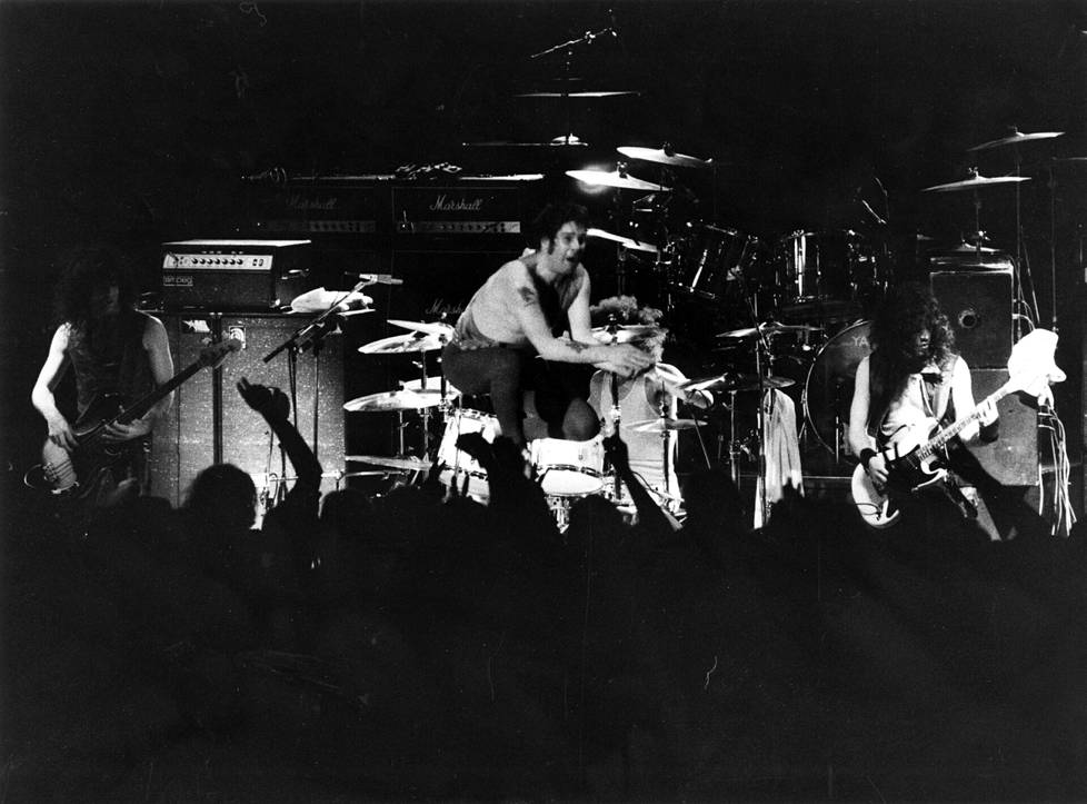 Ozzy Osbourne esiintyi Helsingin Messukeskuksen UKK-hallissa tammikuussa 1983, vajaa vuosi Randy Rhoadsin kuoleman jälkeen. Kitaransoittajana Rhoadsin oli korvannut Jake E. Lee (kuvassa oikealla).