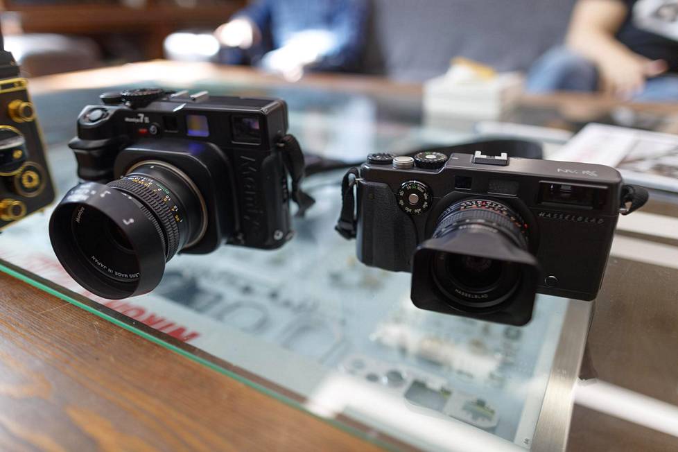 Mamiya 7ii ja Hasselblad Xpan ovat kameroita, joista saa hyväkuntoisina ihan kelvollisen summan euroja.