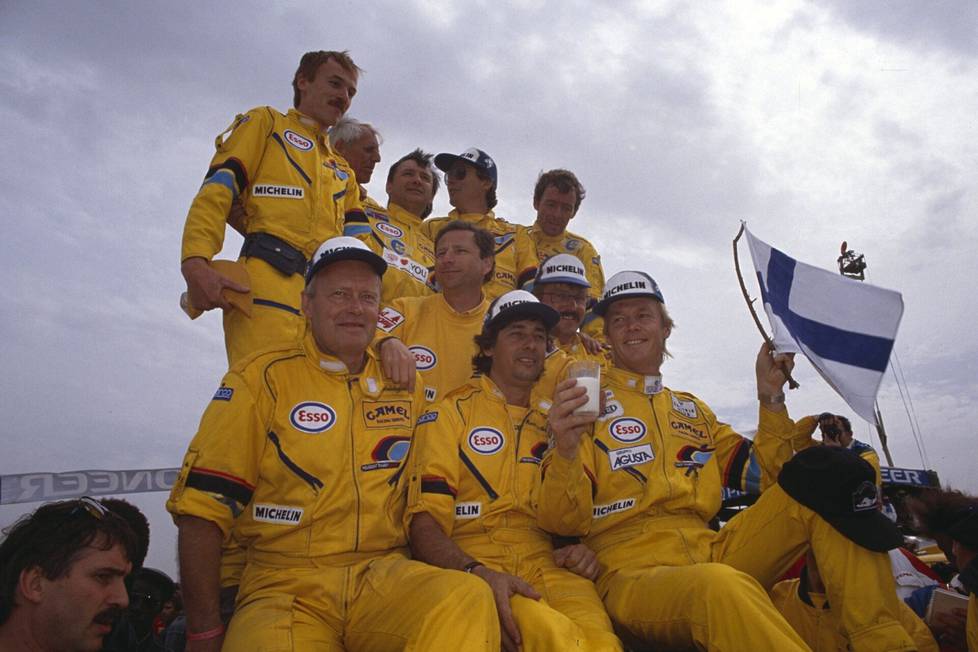 Ari Vatanen on voittanut kestävyyskisan neljästi. Kuva on vuodelta 1990.