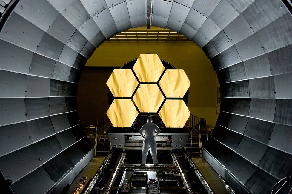 James Webb on Yhdysvaltain avaruushallinnon Nasan laukaisema teleskooppi, joka toimii infrapuna-alueella.