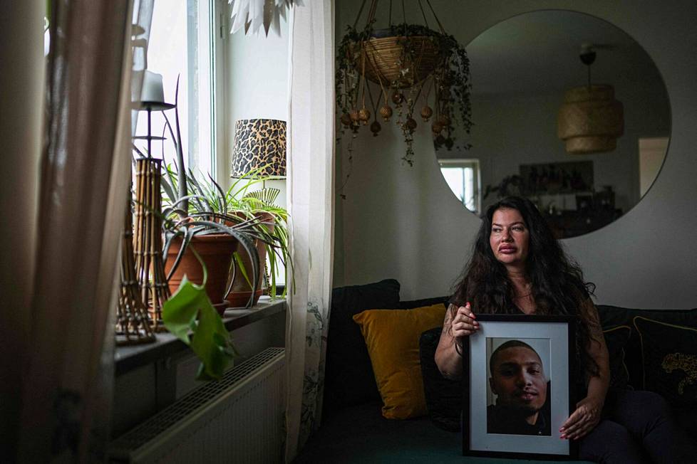 Maritha Ogilvie menetti poikansa ampumisessa seitsemän vuotta sitten. Hän toivoo, että tapaus vielä joskus ratkeaisi.