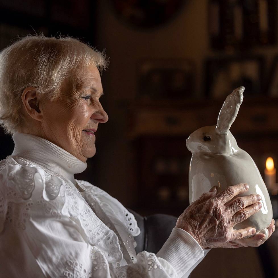 Jänikset ovat kulkeneet Heljä Liukko-Sundströmin mukana jo vuosikymmeniä. Voi sanoa, että hän löysi ne 1980.