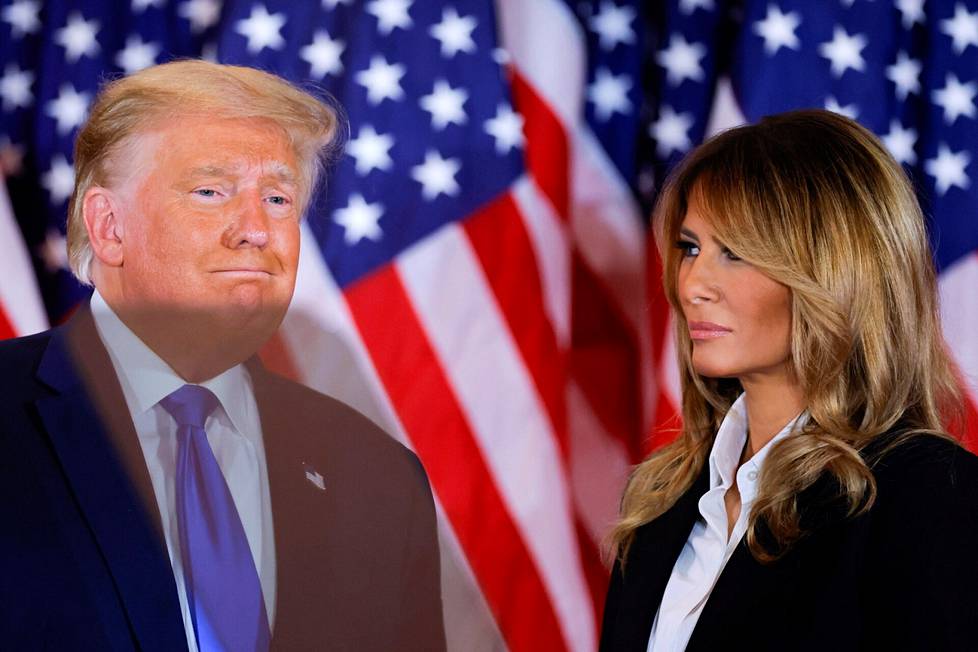 Donald ja Melania Trump vaikuttavat elättelevän toiveita paluusta Valkoiseen taloon.