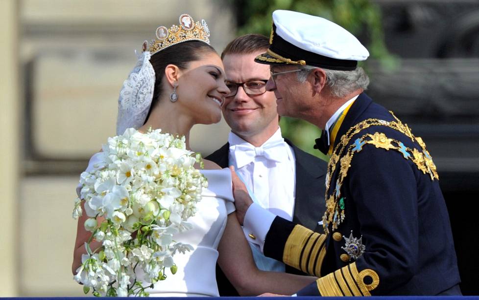 Kruununperimysjärjestyksessä seuraava, kruununprinsessa Victoria meni naimisiin Daniel-puolisonsa kanssa vuonna 2010.