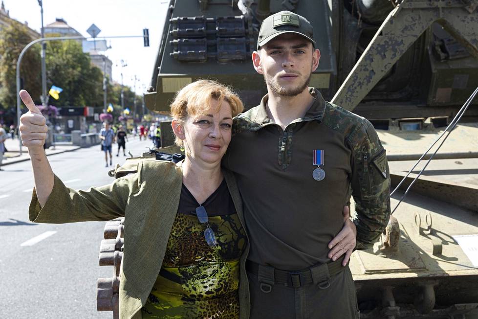 Äiti ja poika, Halyna Shahrai, 49, Oleksi Shahrai, 24, ovat molemmat kantaneet osuutensa kotimaansa puolustukseen.