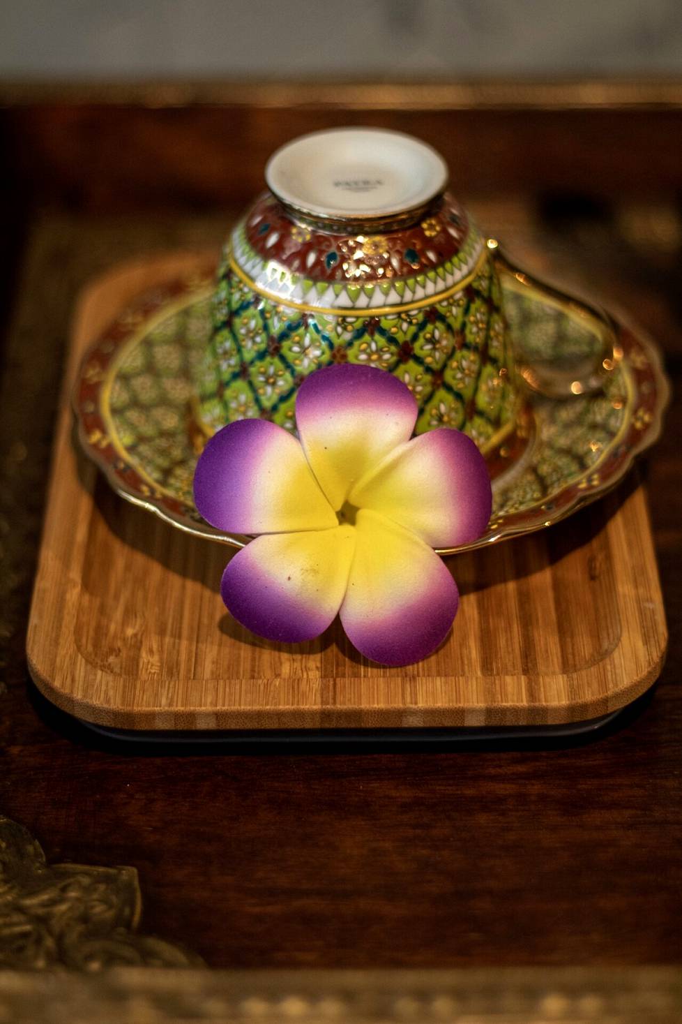 Hieronnan lomassa voi nauttia rentouttavan kupposen thaimaalaista teetä.
