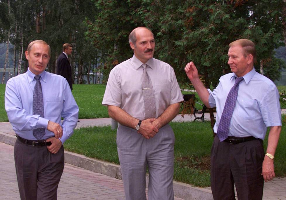 Russian President Vladimir Putin, Belarusian Alexander Lukashenko and Ukrainian President Leonid Kuchma meet in Vitebsk, Belarus in 2001.