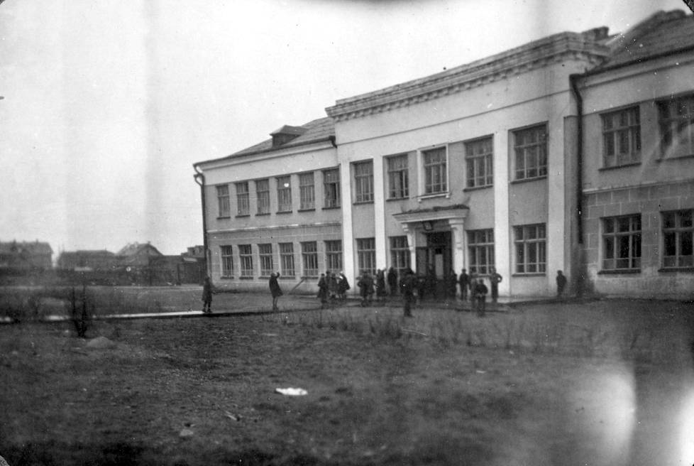 Petroskoin eli Äänislinnan kansakoulu.