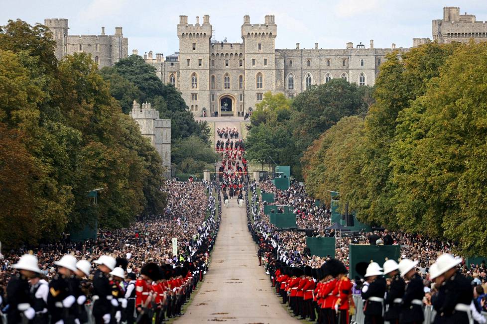 Kuningatar Elisabetin hautajaiset olivat valtava tapahtuma, jota seurattiin tarkasti ympäri maailmaa.