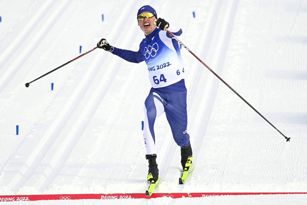 Iivo Niskanen voitti 15 kilometrin perinteisen hiihtotavan väliaikalähtökilpailussa kultaa Pekingin olympialaisissa.