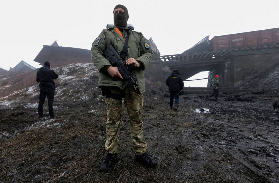Vuonna 2015 sabotöörit räjäyttivät poikki junayhteyden Mariupolista länteen. Sotatoimissa Venäjä pyrkisi asiantuntijoiden mukaan eristämään idässä olevan Ukrainan armeijan muusta maasta.