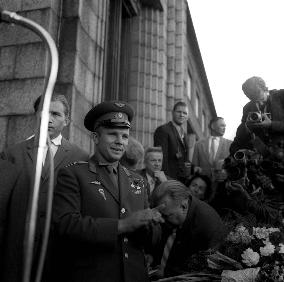 Juri Gagarin Helsingissä vuonna 1961. Tuolloin hän oli jo majuri.