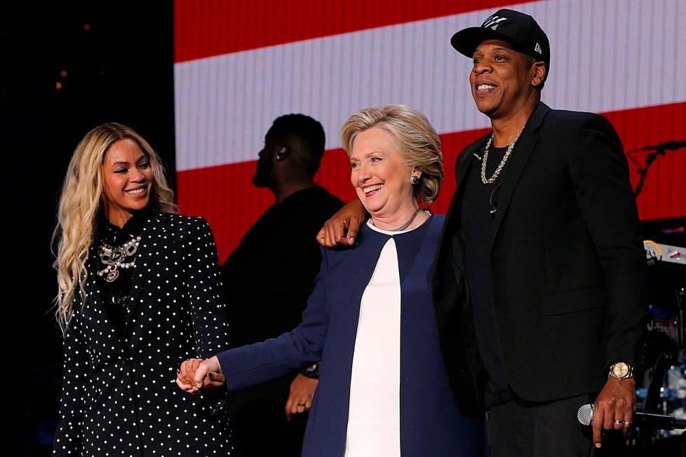 Beyoncé ja Jay-Z lavalla Hillary Clintonin kampanjatilaisuudessa Clevelandissa, Ohiossa 2016.