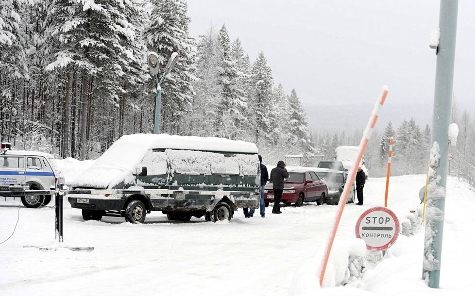 Turvapaikanhakijoita  matkalla Suomeen talvella 2016.