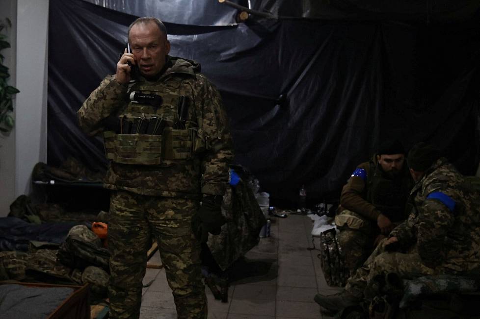Kenraali Oleksandr Syrskyi johti itse Harkovan vastahyökkäystä syyskuussa. Tammikuussa hänet kuvattiin komentokeskuksessa Soledarissa.