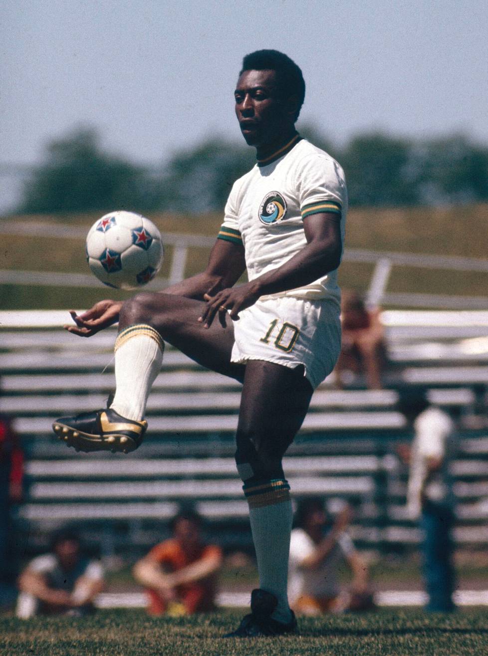 Pelé Cosmosin paidassa 1977. 