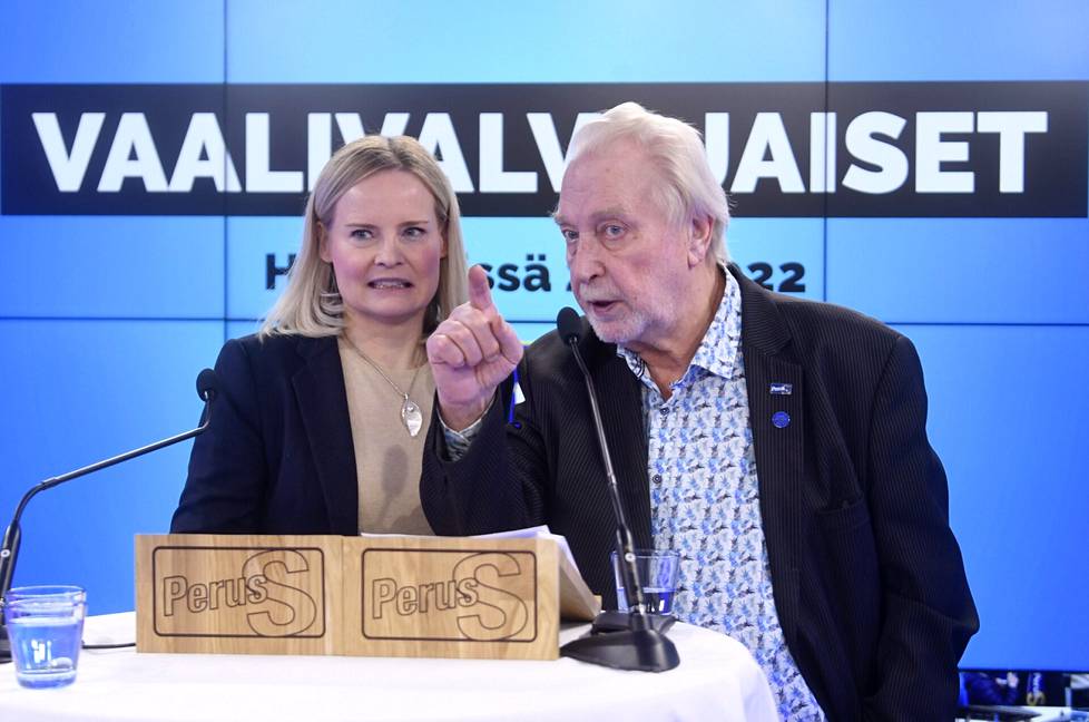 Riikka Purra ja Matti Putkonen perussuomalaisten vaalivalvojaisissa.