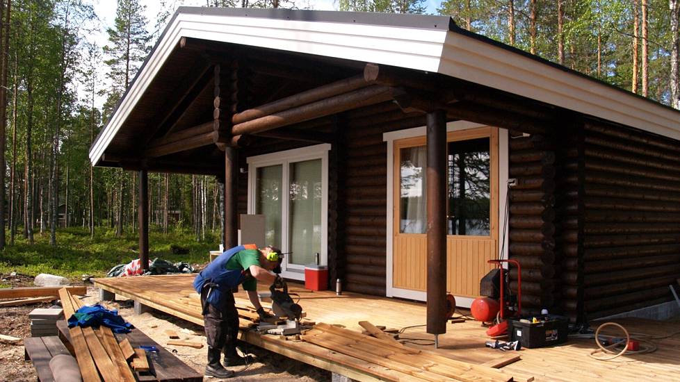 Suomalaiset satsaavat rakentamisessa yhä enemmän laadukkaaseen puumateriaaliin, sanoo Ilta-Sanomien haastattelema Byggmaxin maajohtaja Aleksi Virkkunen.