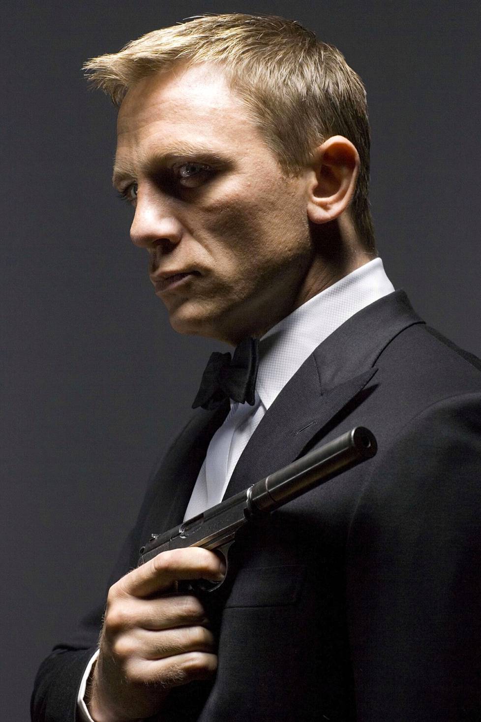 Daniel Craig joutui opettelemaan julkisuuden saloja sen jälkeen, kun rooli James Bondina teki hänestä maailmantähden.