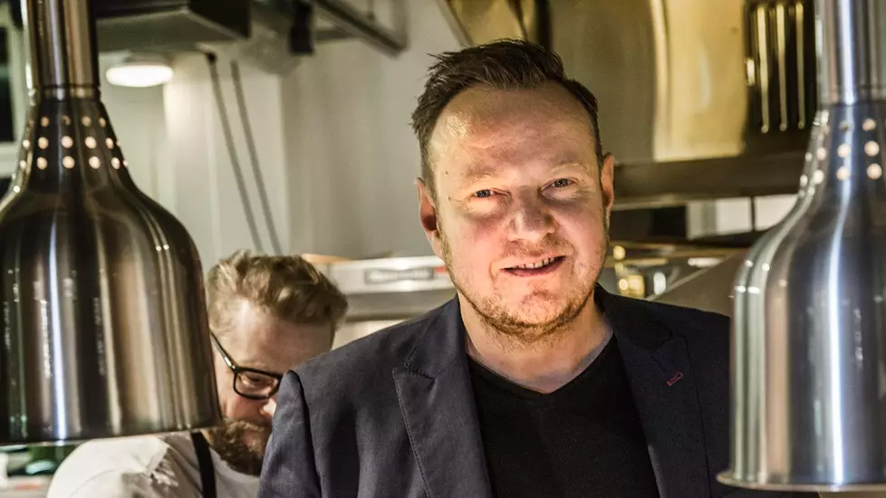 Lounasruokailu on noin puolet suomalaisten ravintolakäyntien arvosta, Kotipizzan toimitusjohtaja Tommi Tervanen perustelee.