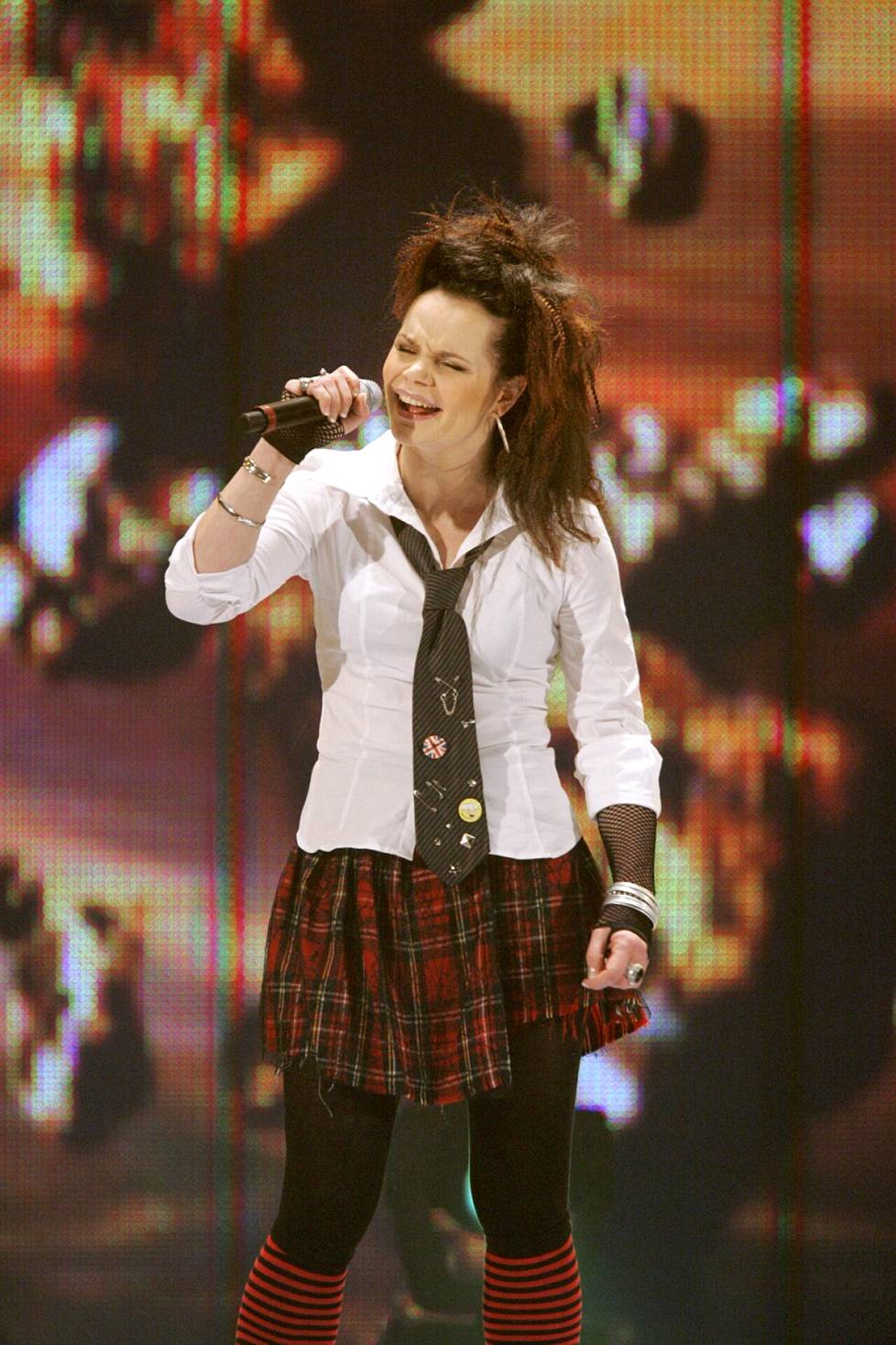 Agnes Pihalava Idolsin toisessa finaalisssa 20. marraskuuta 2005.