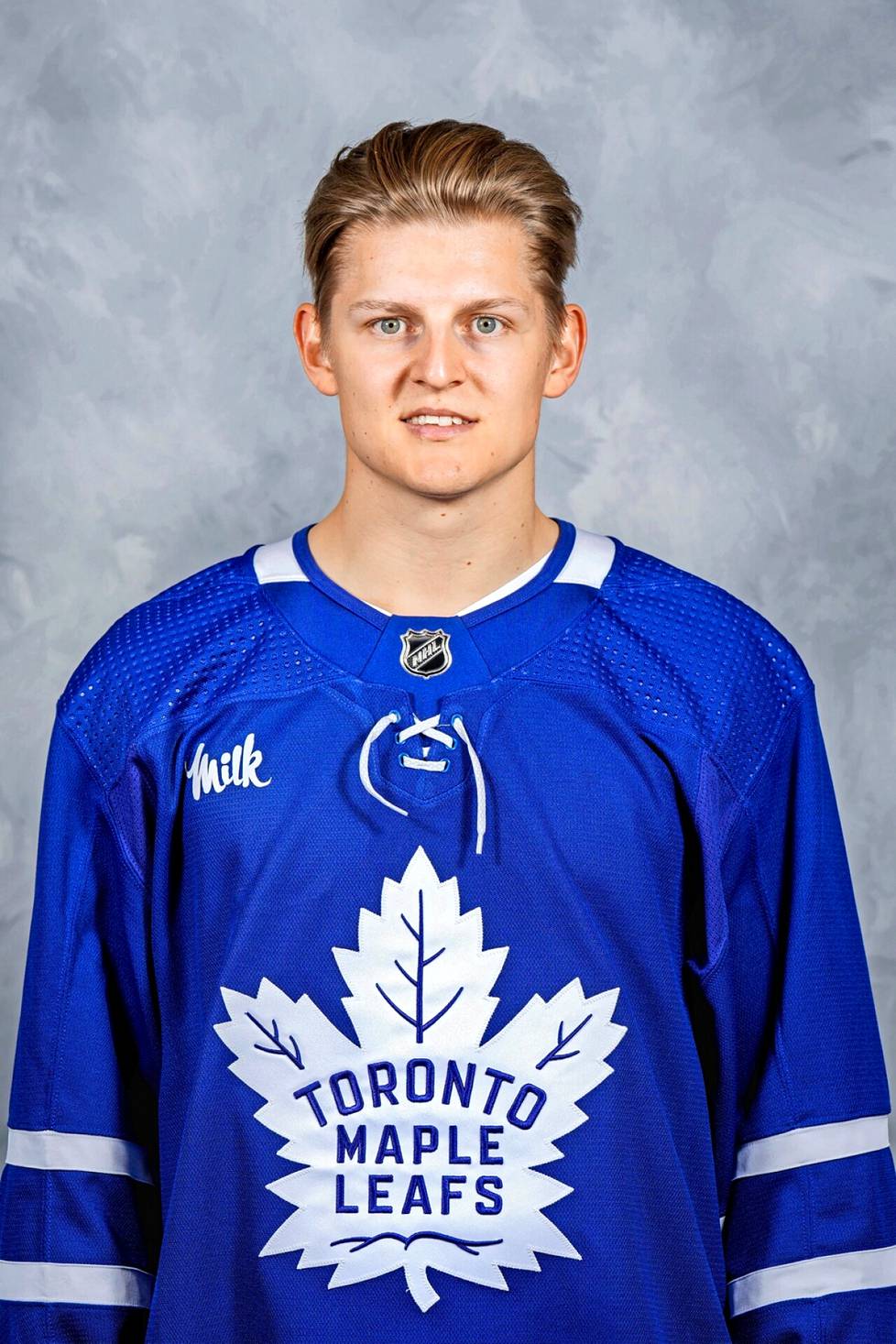 Toronto Maple Leafsin Axel Rindell napattiin NHL:ään Jukureista.