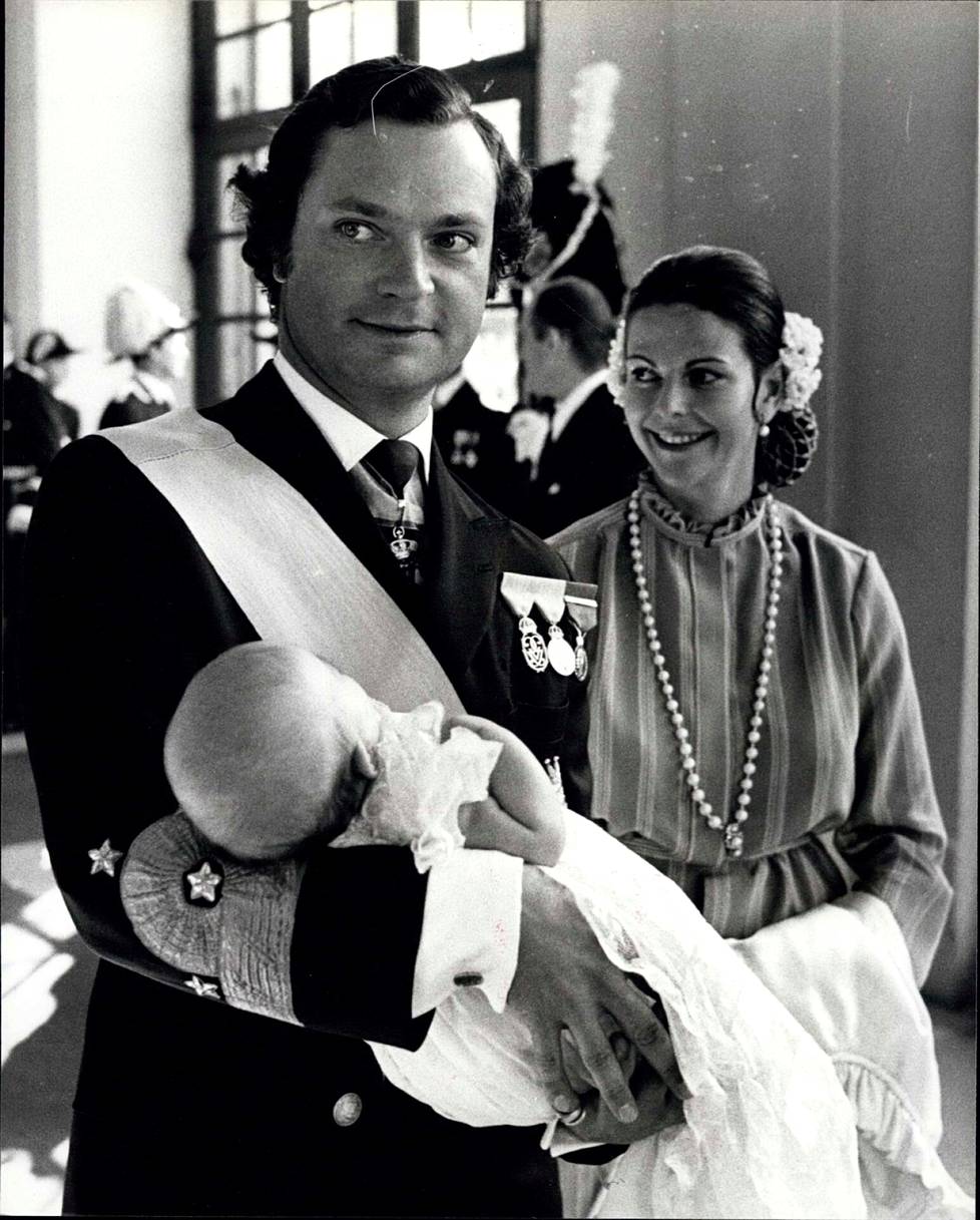 Kuningasparin ensimmäinen lapsi, kruununprinsessa Victoria syntyi vuonna 1977.