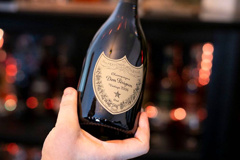 Vuoden 2006 Dom Pérignon kuuluu Uotin suosikkijuomiin. Pullo löytyy toki myös kotoa.
