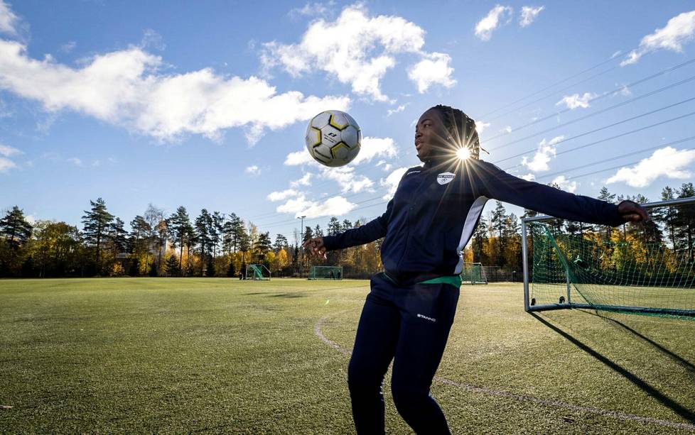 Ayisat Yusuf-Aromire on kiitollinen jalkapallolle siitä, että on sen ansiosta saanut omannäköisensä elämän. 