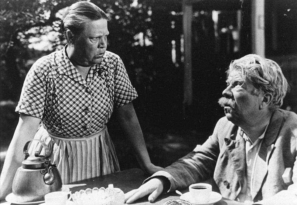 Siiri Angerkoski ja Kalle Viherpuu Matti Kassilan ohjaamassa elokuvassa Isäntä soittaa hanuria (1949).