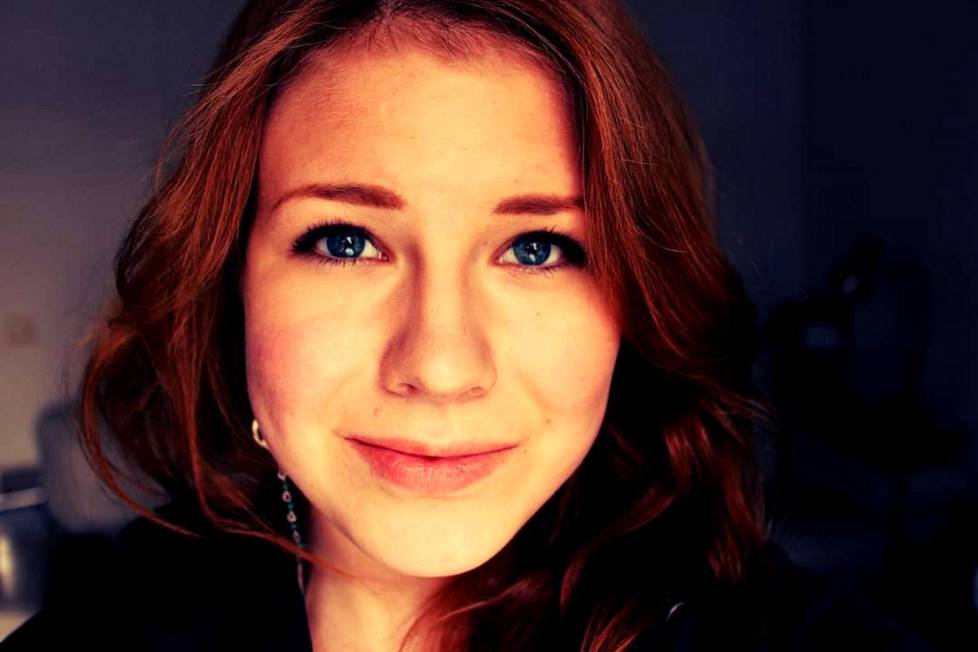 21-vuotias mies murhasi Elisan raa'alla tavalla Espoon Kauklahdessa 3. helmikuuta vuonna 2013. Elisa olisi pian täyttänyt 18 vuotta, mitä hän odotti kovasti.