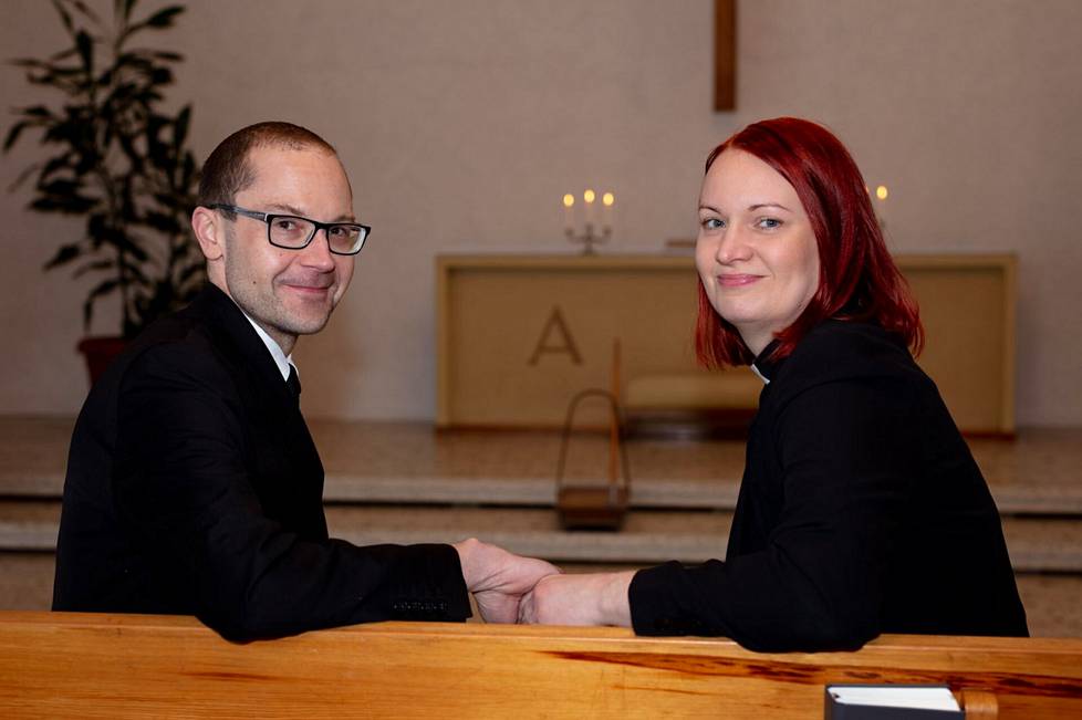 Laura ja Mikko Hienonen tunsivat toisensa seitsemän vuotta työn kautta ennen kuin heistä tuli pari.