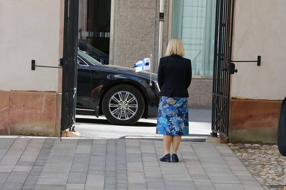 Tasavallan presidentti Sauli Niinistö tapasi Ruotsin pääministerin Magdalena Anderssonin toukokuisella valtiovierailullaan. Pääministeri joutui vielä odottamaan hetkisen, sillä presidentin virka-auto lipui vasta paikalle.