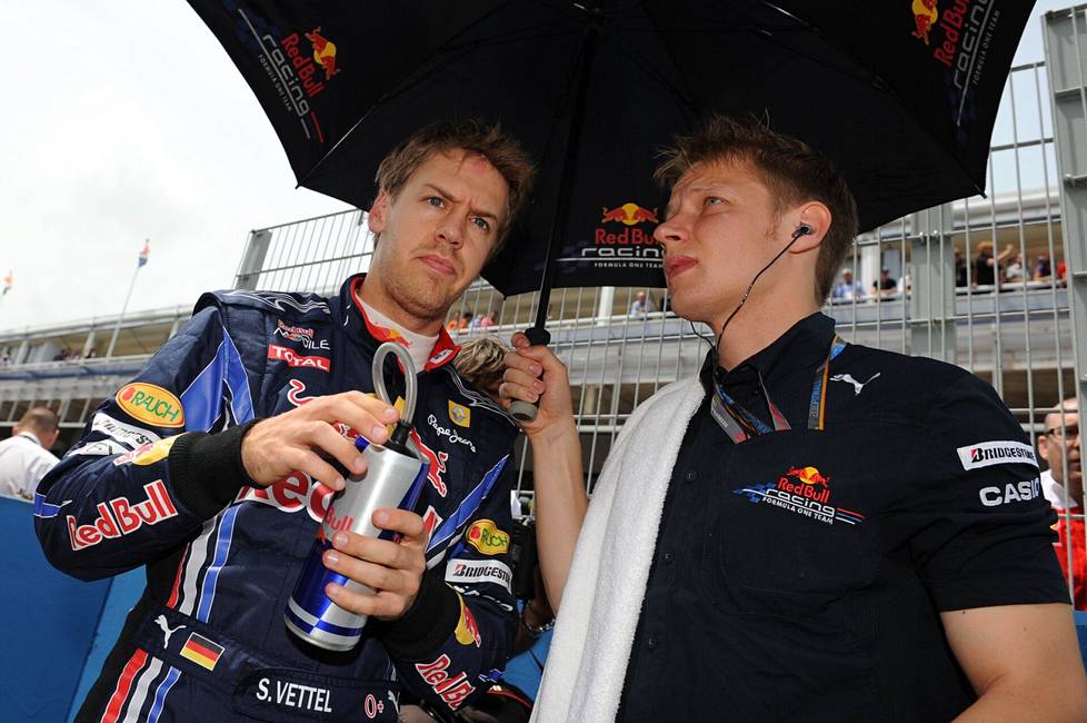 Tommi Pärmäkosken mielestä nuoresta Vettelistä huomasi hyvän kotikasvatuksen. Tämän oli täytynyt taistella kynsin ja hampain päästääkseen kuninkuusluokkaan.