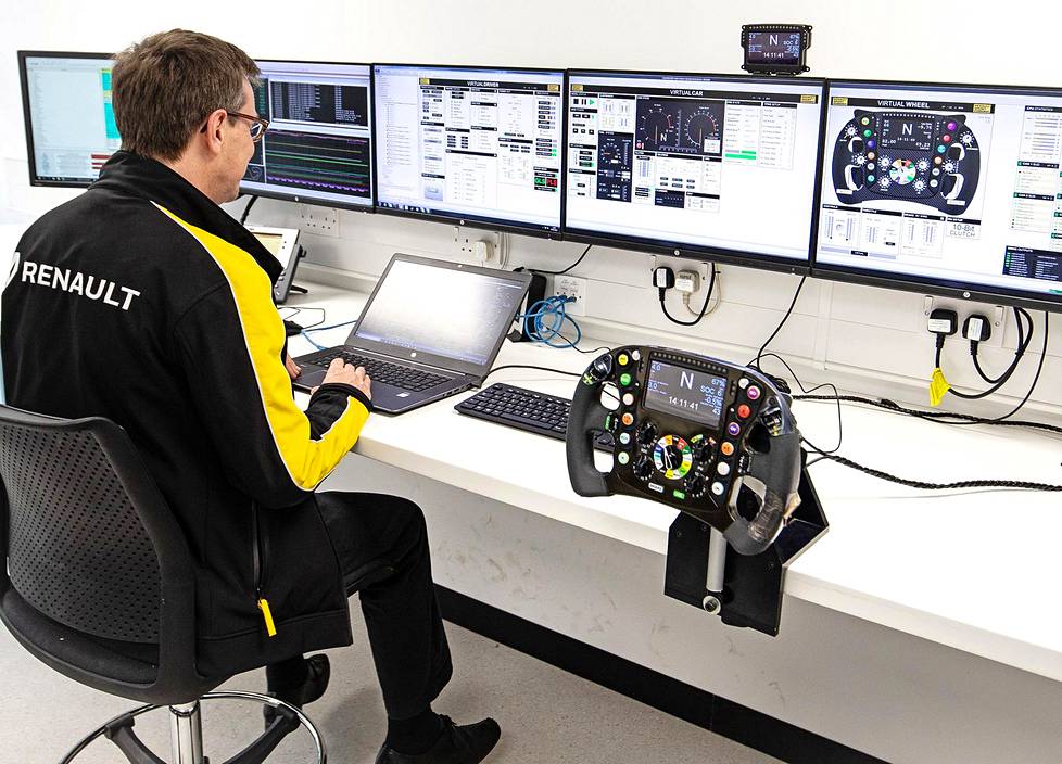 F1-tehtaan simulaattorin avulla voidaan testata auton erilaisia säätöjä.