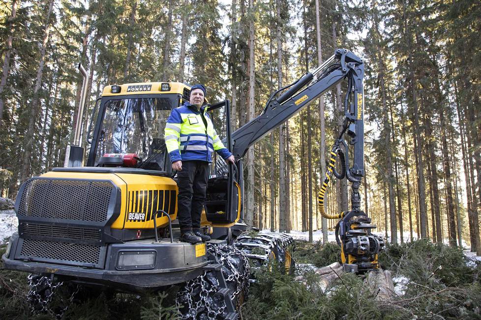 Markku Nurminen on kokenut metsäkoneen kuljettaja.